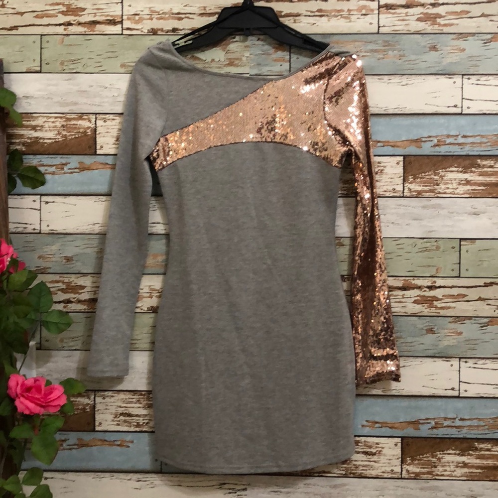 Kardashian Sequin Jersey Dress (vintage apricot)